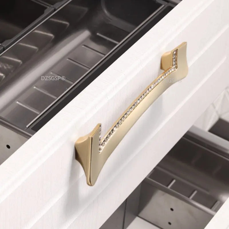 Zinc Alloy Drawer Knobs Kitchen Accessories Light Luxury Cabinet Door Handles with Crystal Simple Wardrobe Door Handle