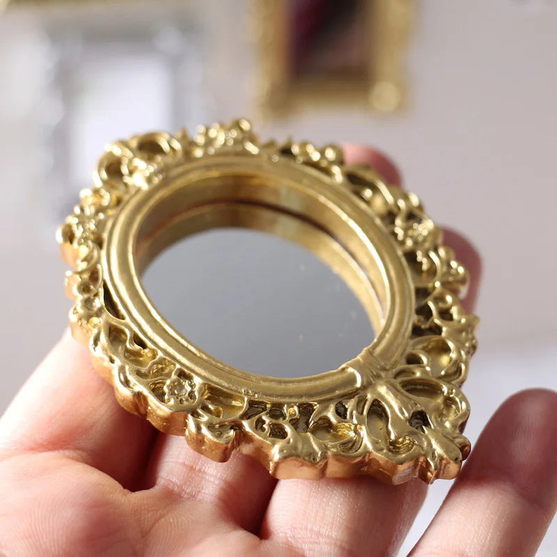 1PC Vintage Mini Classic Mirror Crown Resin Picture Photo Frame Baroque Luxury Style Home Decor Model Dollhouse Accessory